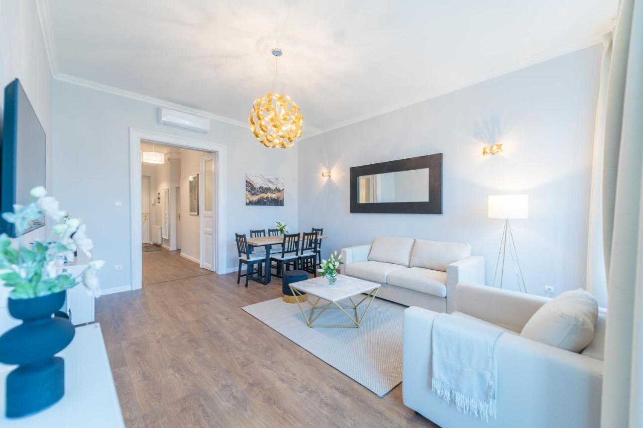 Downtown Heart 3bdr Jokai Square Ac Apartamento *