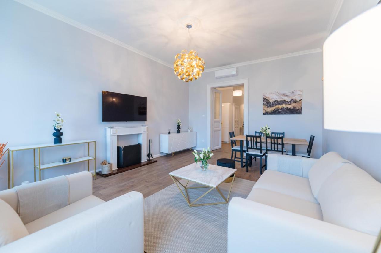 Downtown Heart 3bdr Jokai Square Ac Apartamento Budapest