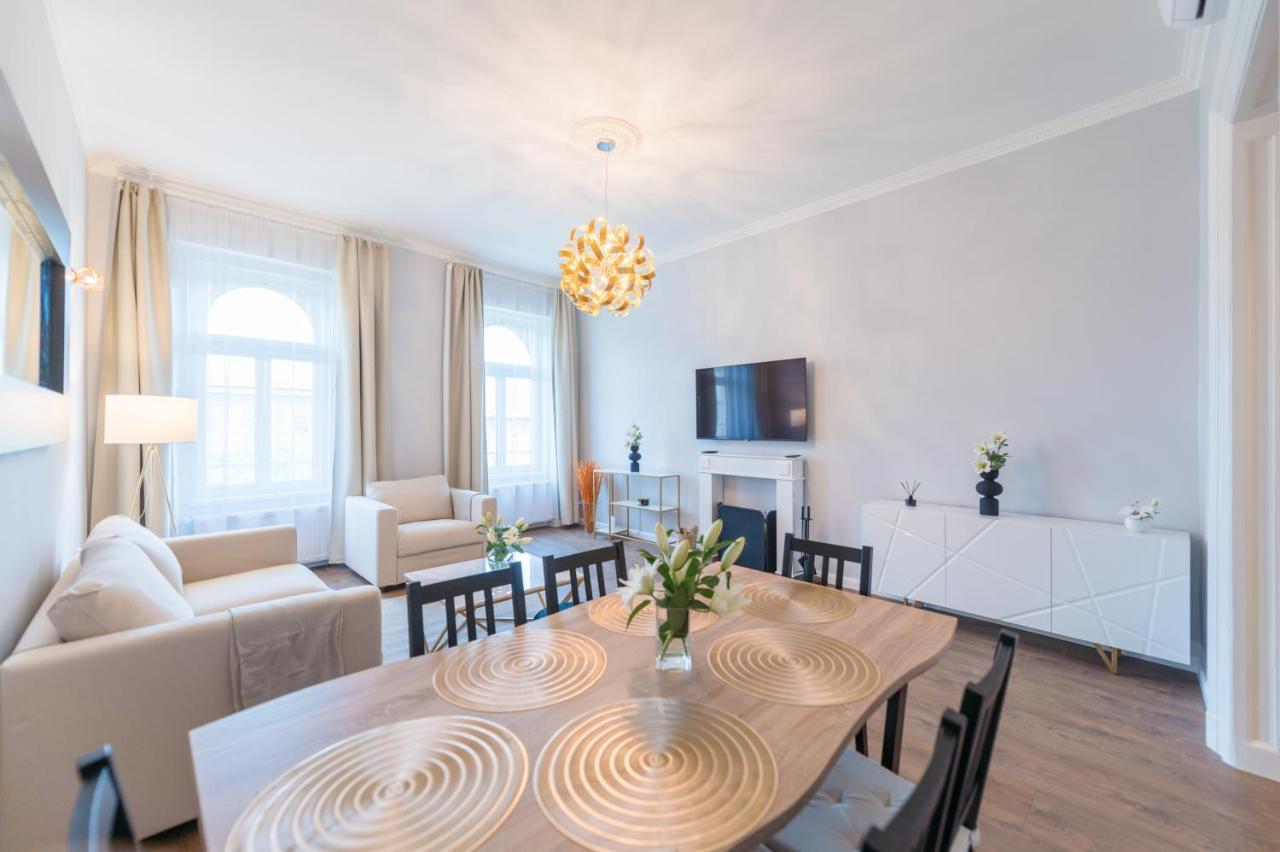 Apartamento Downtown Heart 3bdr Jokai Square Ac *