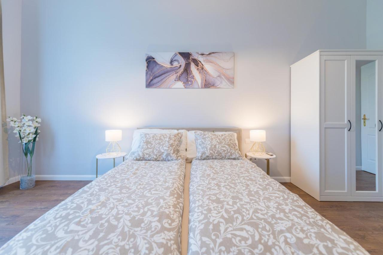 Downtown Heart 3bdr Jokai Square Ac Apartamento *